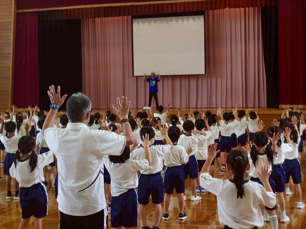 パントマイムテクニック 壁
小学生たちが体験