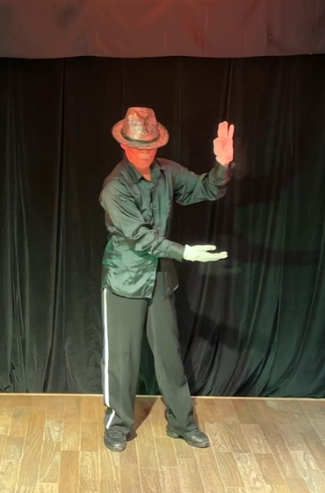 パントマイム表現　軽い風船の演技